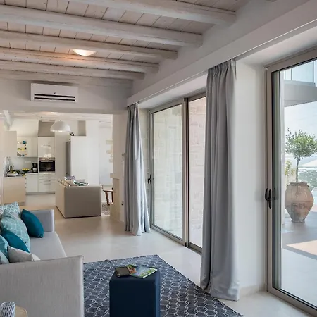 Luxury Villa *
